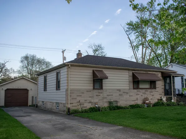 2695 Dearborn St, Lake Station, IN 46405