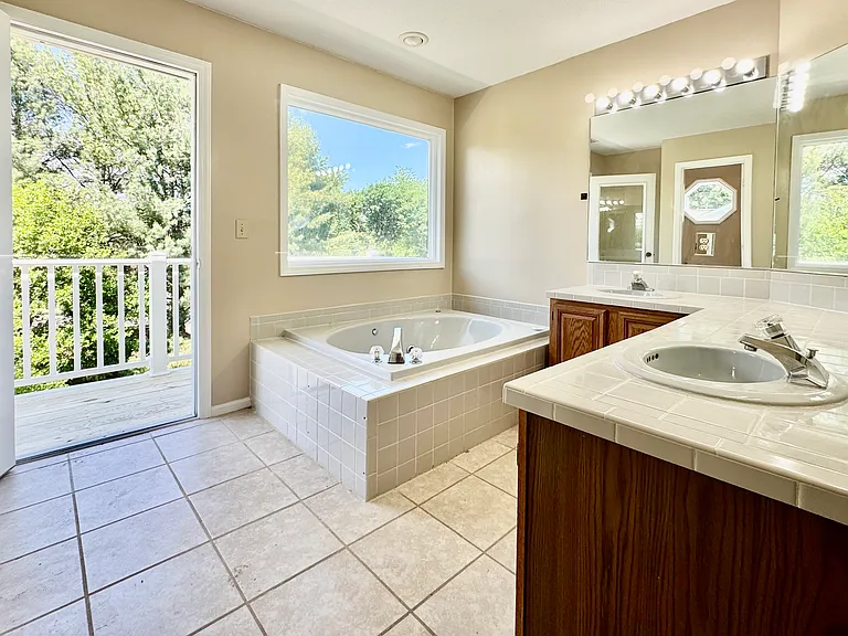 203 Cherokee Dr — Photo 10