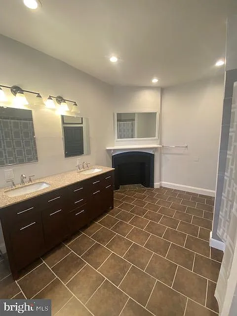 4 bed, 2.5 bath, 2448 sqft, $3,200 — Photo 3