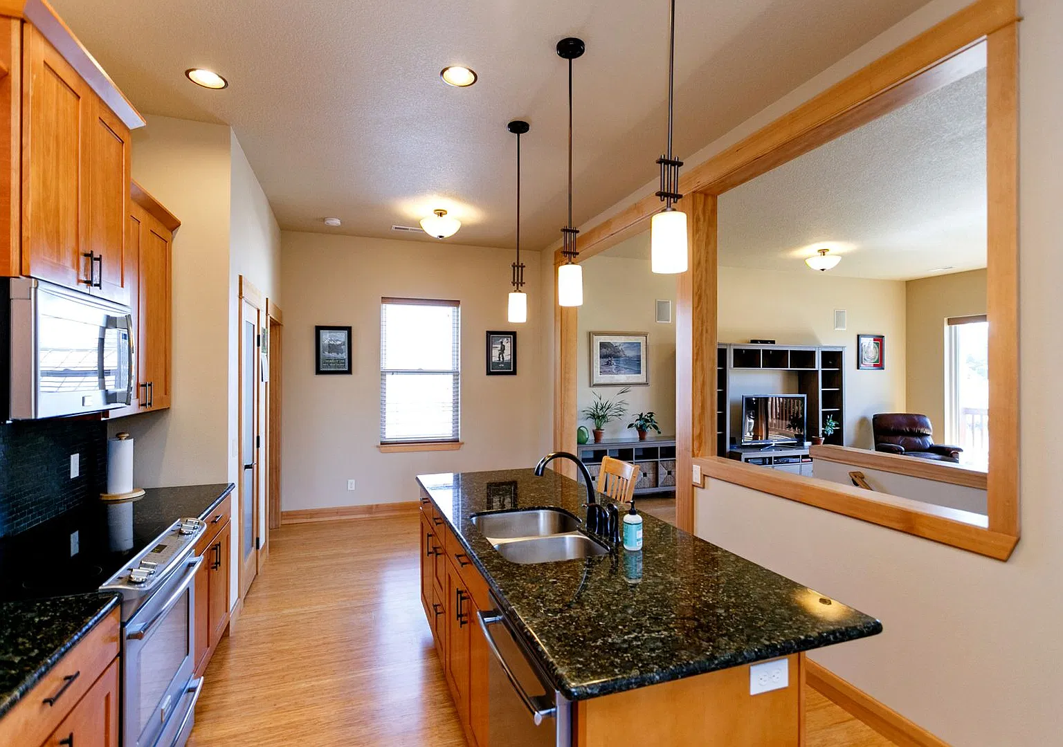 Home for Rent - Westside Hood River — Photo 3