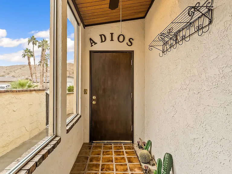 2687 Country Club Dr — Photo 3