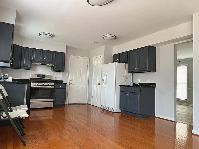 15116 Serbian Ln — Photo 11