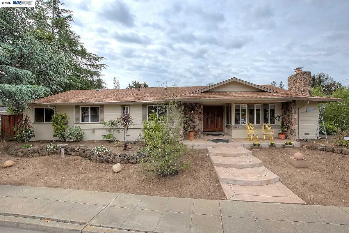 4245 Drake Way photo 1