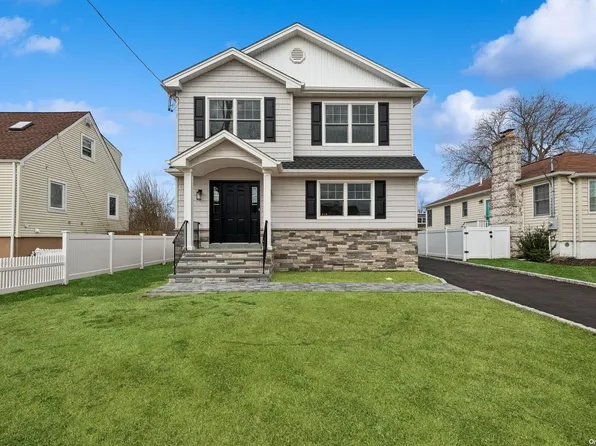 37 Bayside Place, Amityville, NY 11701