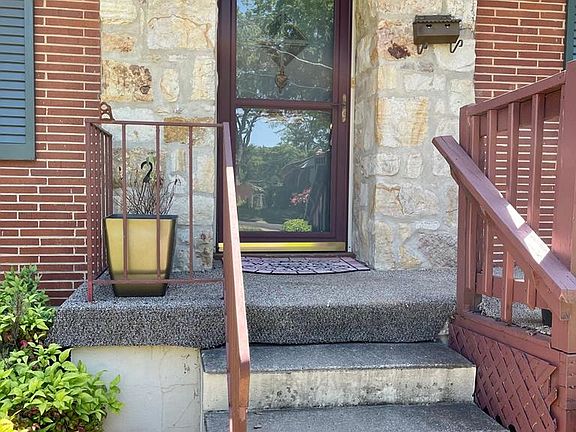 2nd image of 136 Grove Park Cir