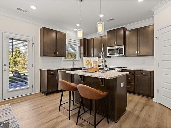 2nd image of 202 Sycamore Ln