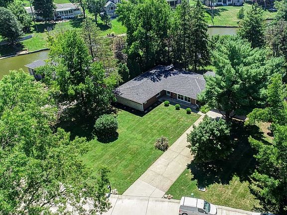 2nd image of 109 W Lakeside Ave
