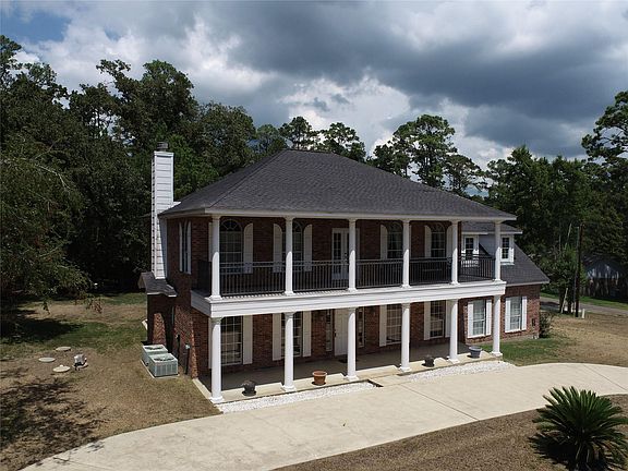 3rd image of 165 Baywood Dr