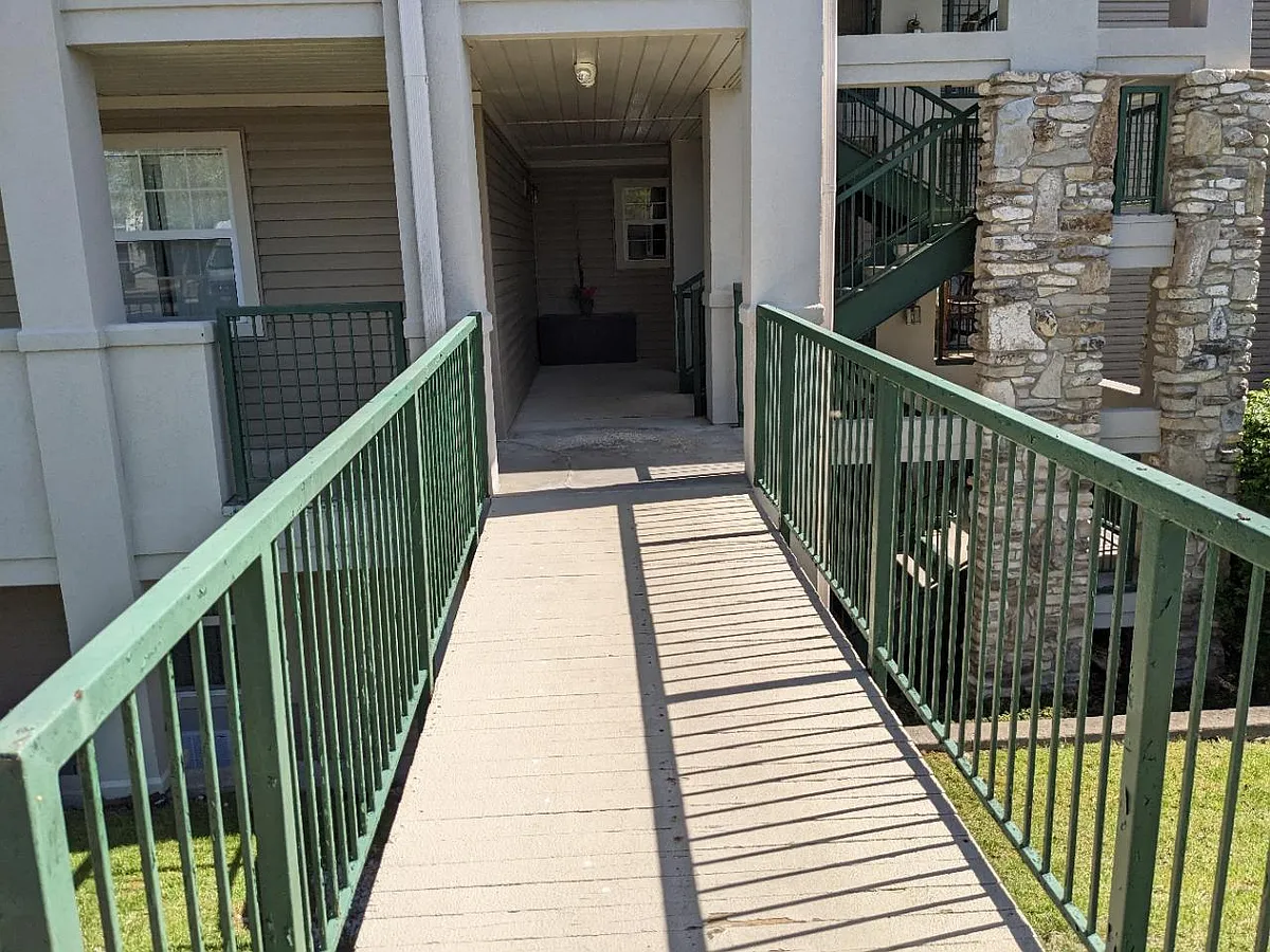 Building Photo - 180 W Rockford Dr #H6