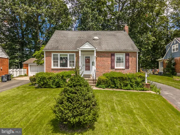 313 Merrybrook Dr, Havertown, PA 19083