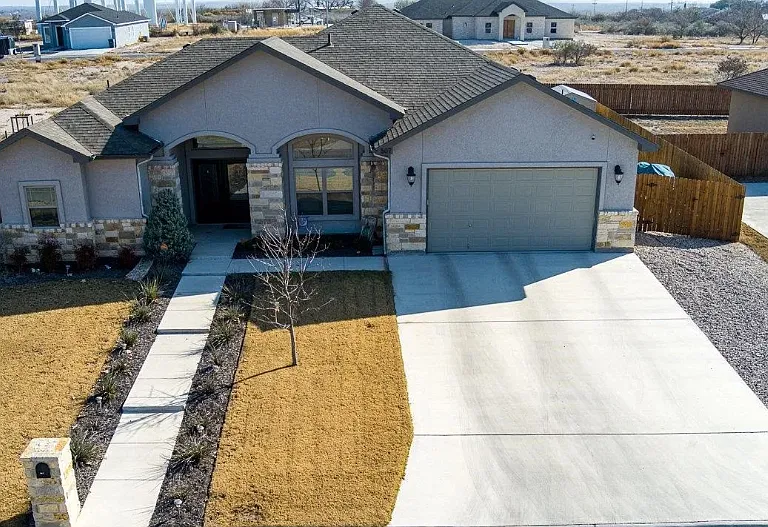 507 Canyon Creek Dr — Photo 3