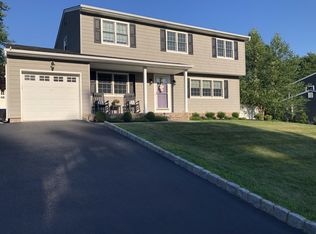93 Hardwood Dr, Tappan, NY 10983