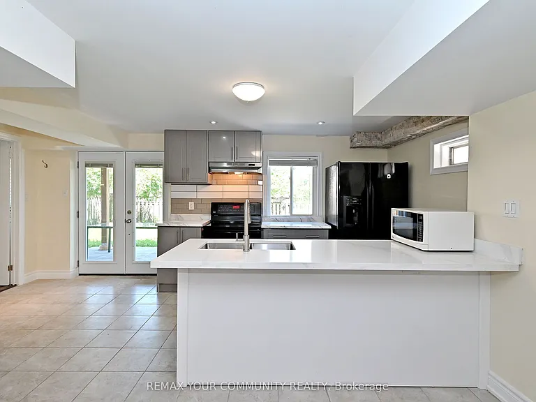 73 Laurendale Ave — Photo 28