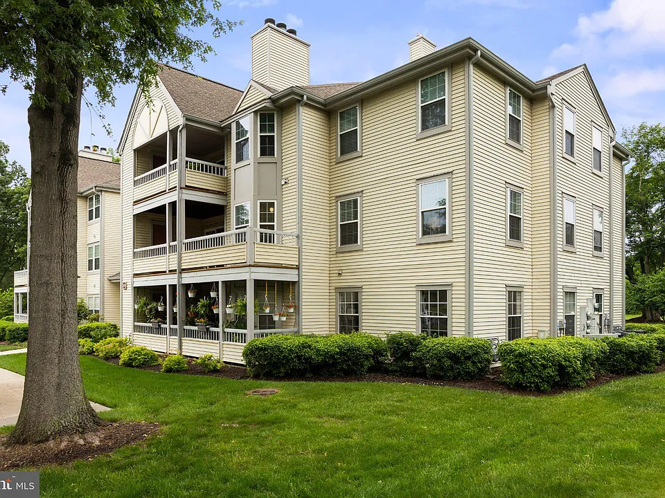 101 Claridge Ct #8