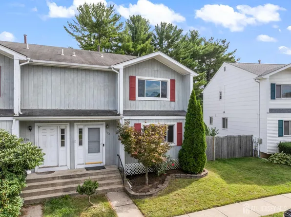 102 Benjamin Ct, Dayton, NJ 08810
