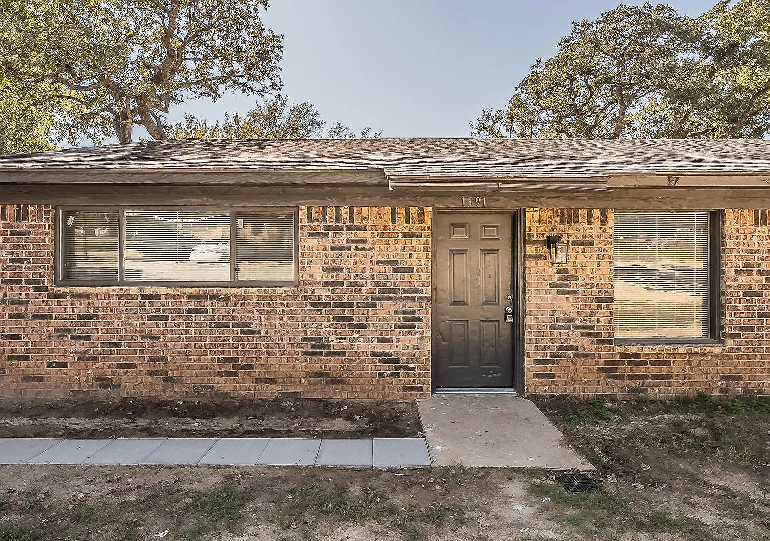 Freshly Renovated 3-Bed, 1-Bath Duplex in Reno, TX! — Photo 2
