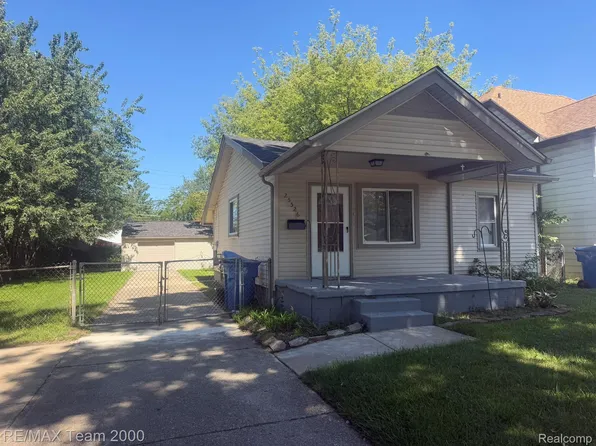 25526 New York St, Dearborn Heights, MI 48125