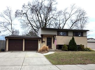 11816 Chattman Dr, Sterling Heights, MI 48313