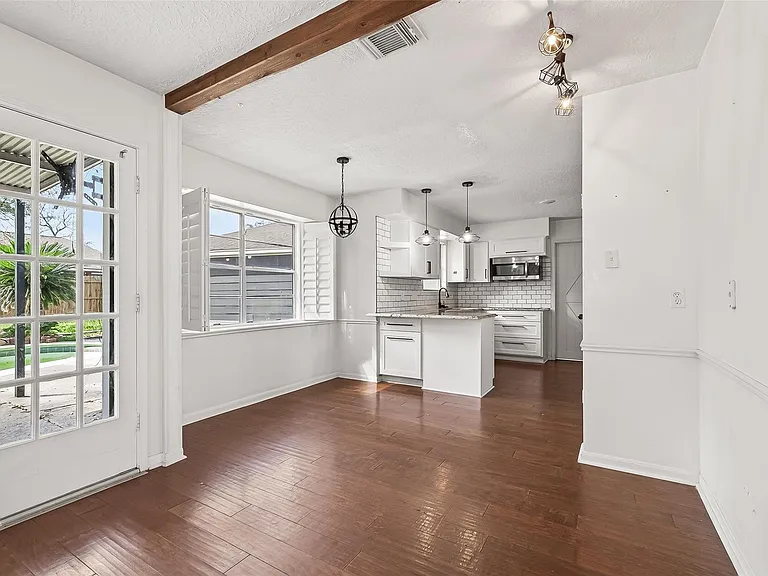 20211 Salzburg Ln — Photo 10