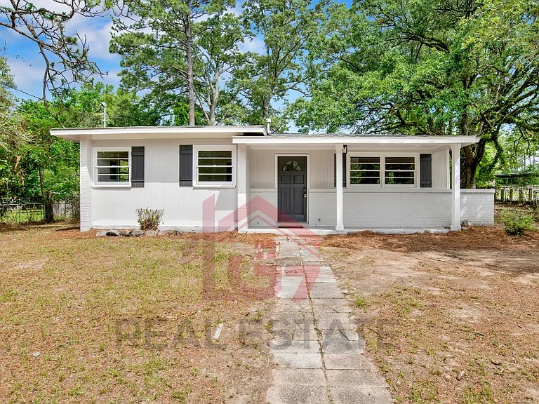 6100 Lorma Rd — Photo 2