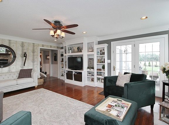 5th image of 3349 Woodhaven Dr