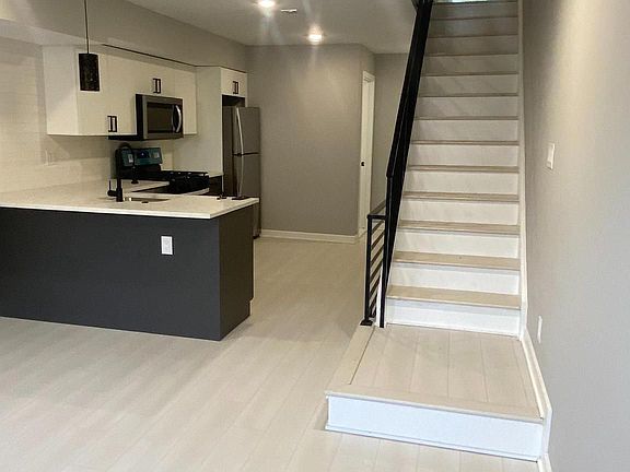 2nd image of 2110 N Franklin St #2
