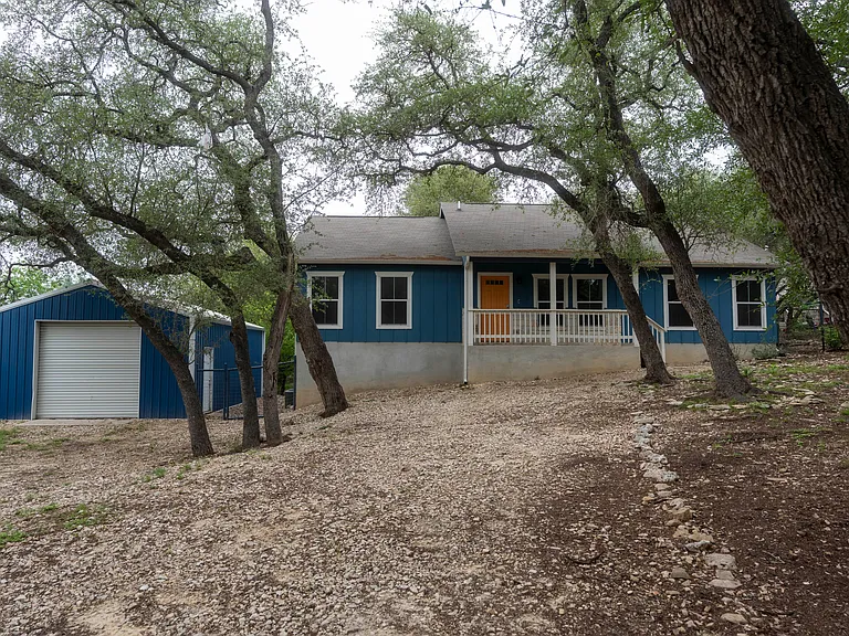 1015 Twin Deer Ln — Photo 5