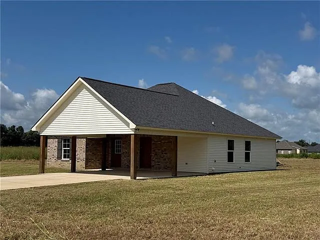 3 bed, 2.0 bath, 1400 sqft, $2,000 — Photo 2