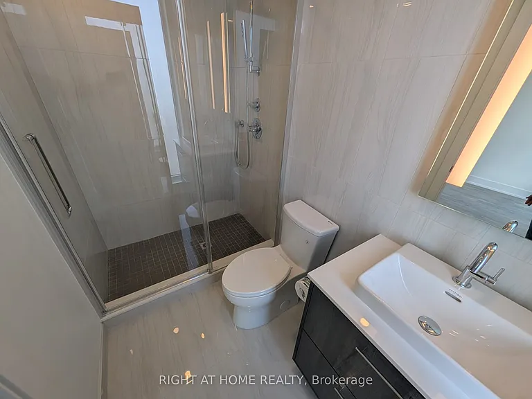 858 Dupont St #824 — Photo 8