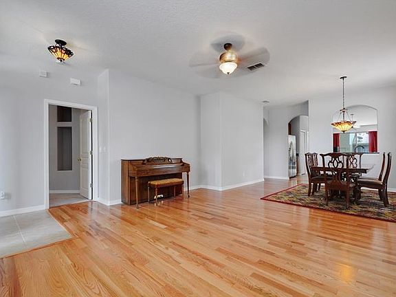 3rd image of 706 Chase Oaks Ct
