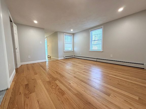 3rd image of 44 Franklin St #44