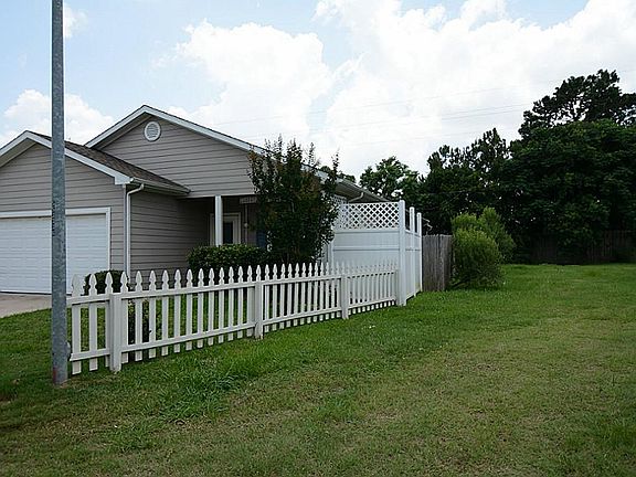NO side or back neighbors. Picture perfect right down to the white picket fence.