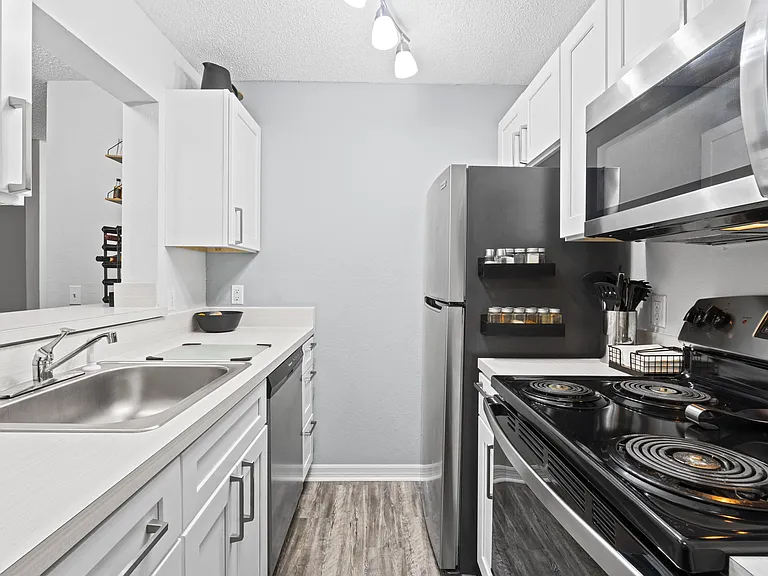 Woodland Heights Apartments — Photo 3