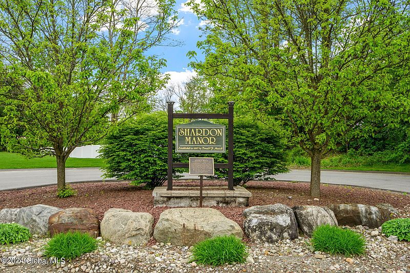 4th image of 922 Shardon Court