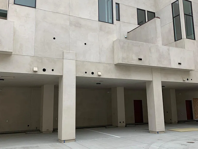 400 Ortiz Ave — Photo 10