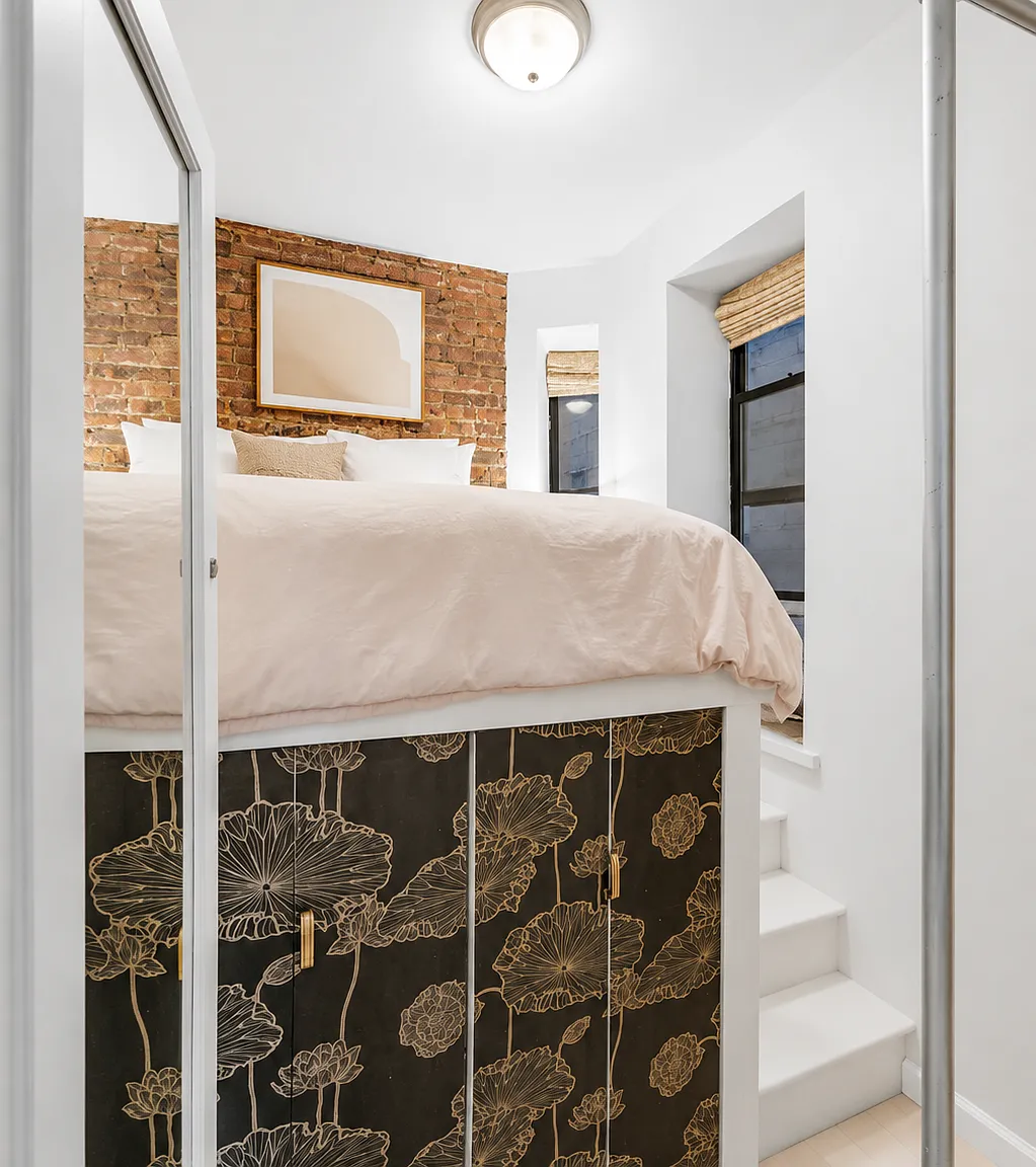 323 East 8th Street — Photo 4