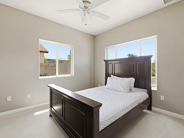516 W Brown St — Photo 17