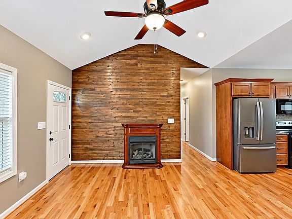 3rd image of 389 Morgan Rd