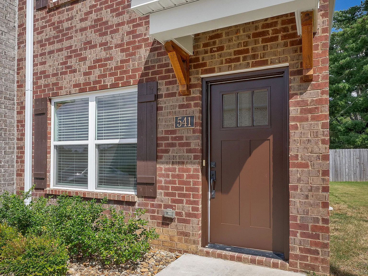 2 bed, 2.5 bath, 1184 sqft, $1,350 — Photo 2