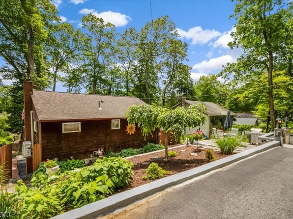 86 W Shawnee Trl, Jefferson Twp., NJ 07885