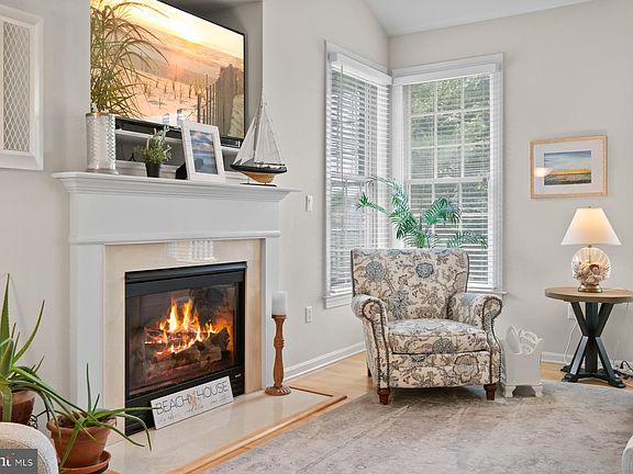 3rd image of 116B Willow Oak Ave