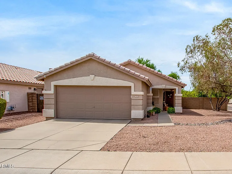 3905 E Rockwood Dr — Photo 2