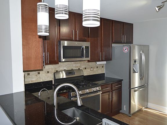 4th image of 2725 Shelly Ln