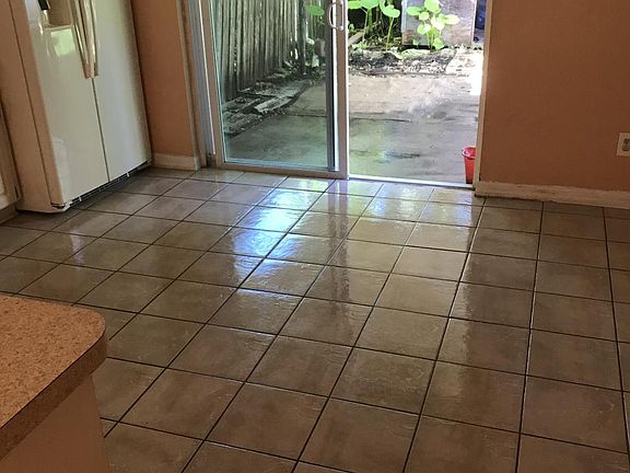 3rd image of 5240 Lime Ave #2