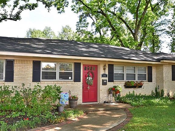 Beautifully Landscaped Front Porch