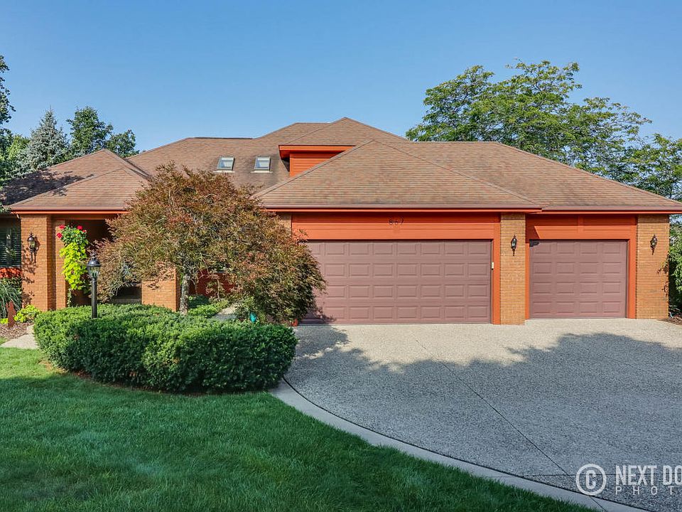 1st image of 867 Bluff Lake Dr