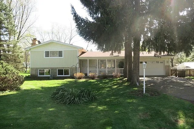 30W471 Whitney Rd photo 1