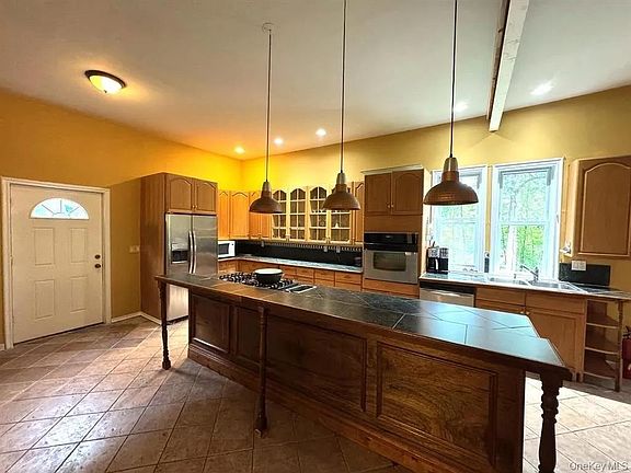 3rd image of 2553 Bouchouxville Road