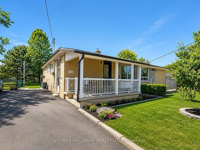 338 Demaine Cres — Photo 1