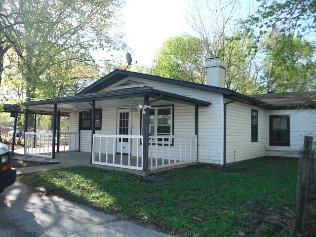 100 Edgewood Dr photo 1